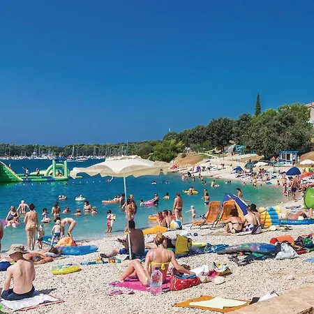 Apartament Awesome In With Wifi Pula