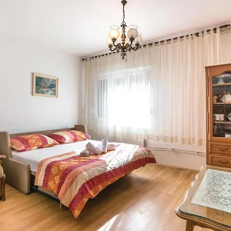 1 Bedroom Cozy In *